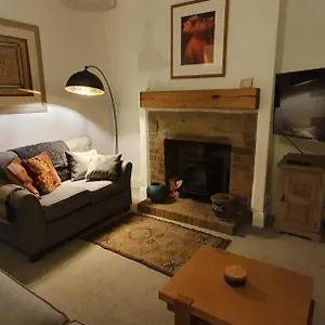 Charming 2-Bed Kaitness Cottage In Skipton Holiday home